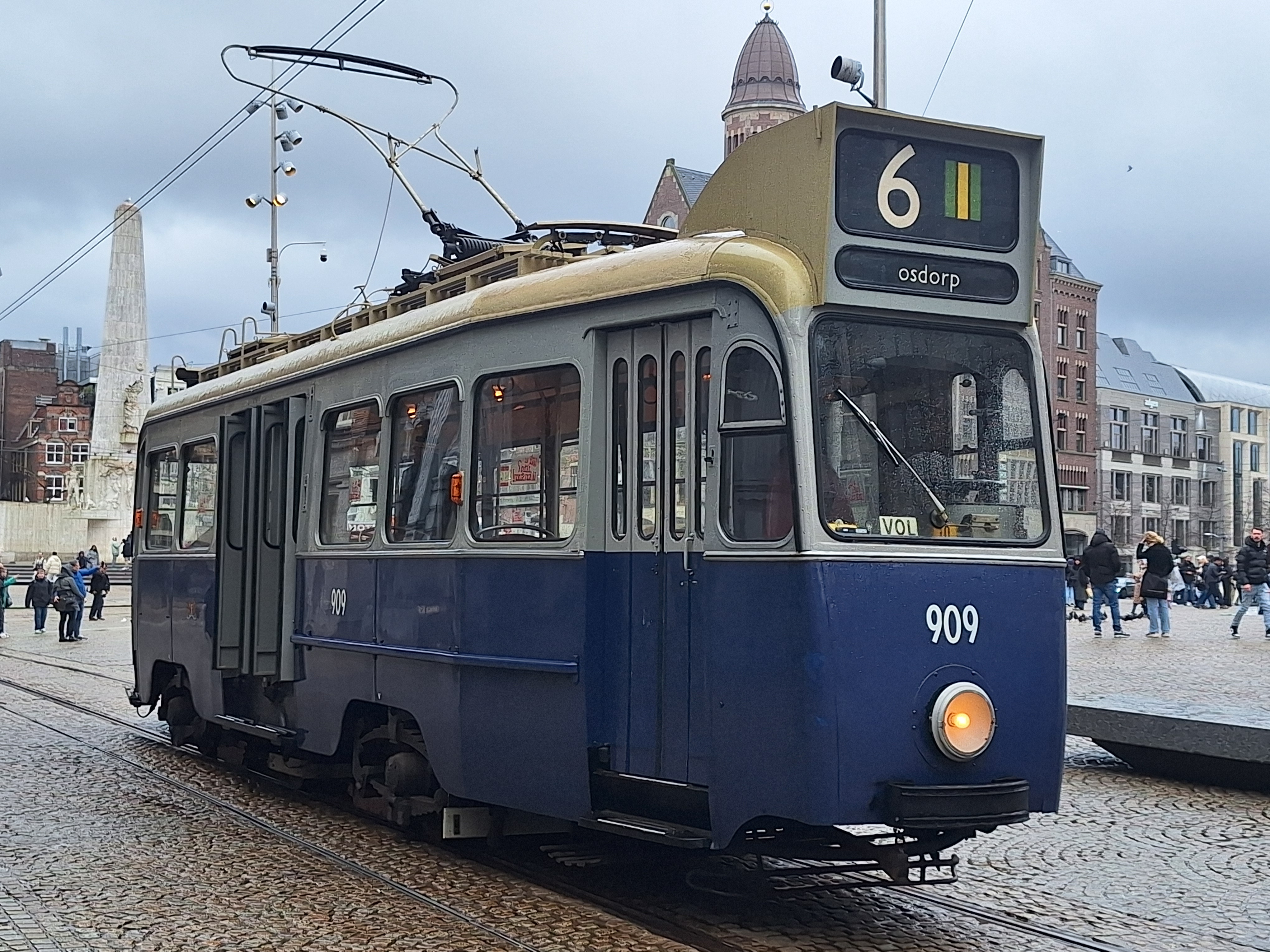 Tram 909