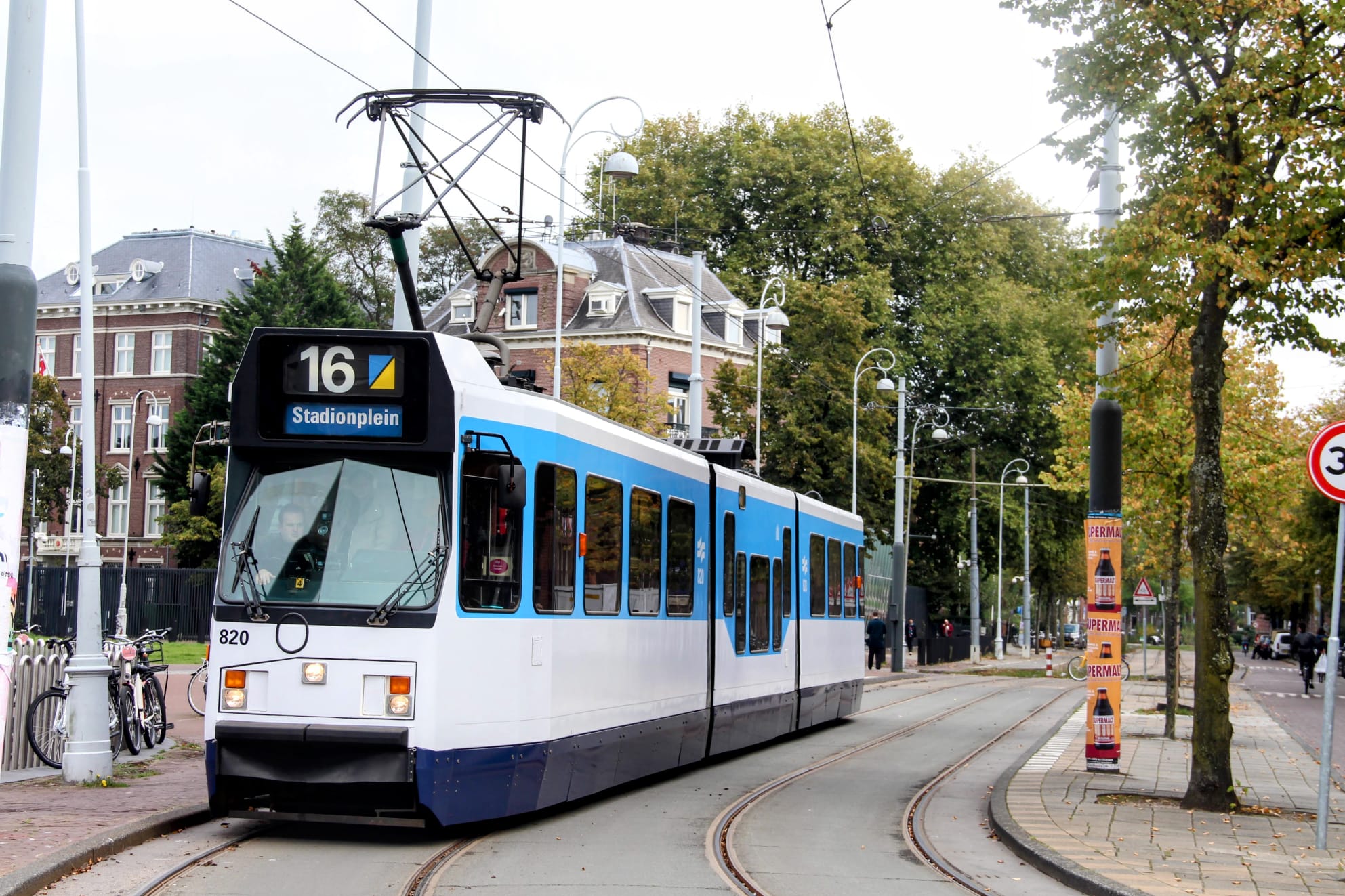 Tram 820
