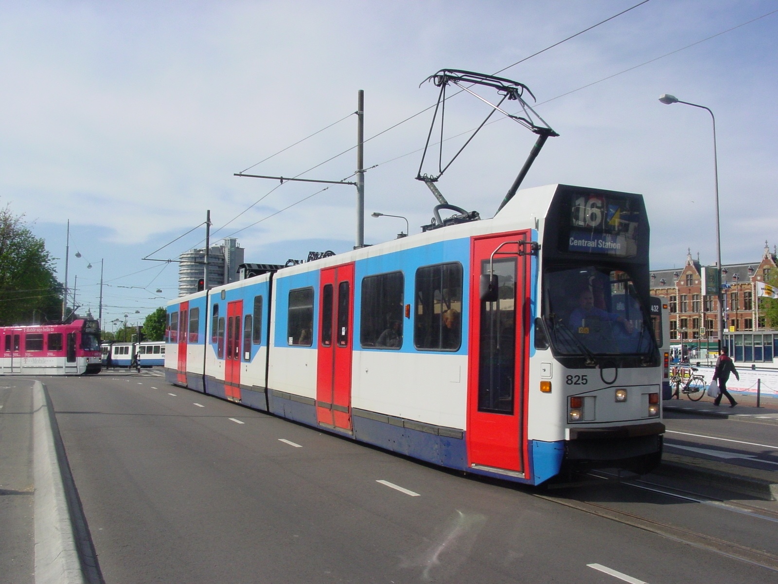 GVB Tram 825